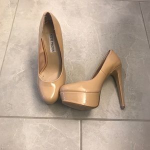 Steve Madden “Demandd” pump
